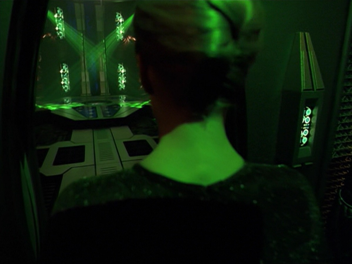 ariane179254_StarTrekVoyager_5x15_5x16_DarkFrontier_3553.jpg