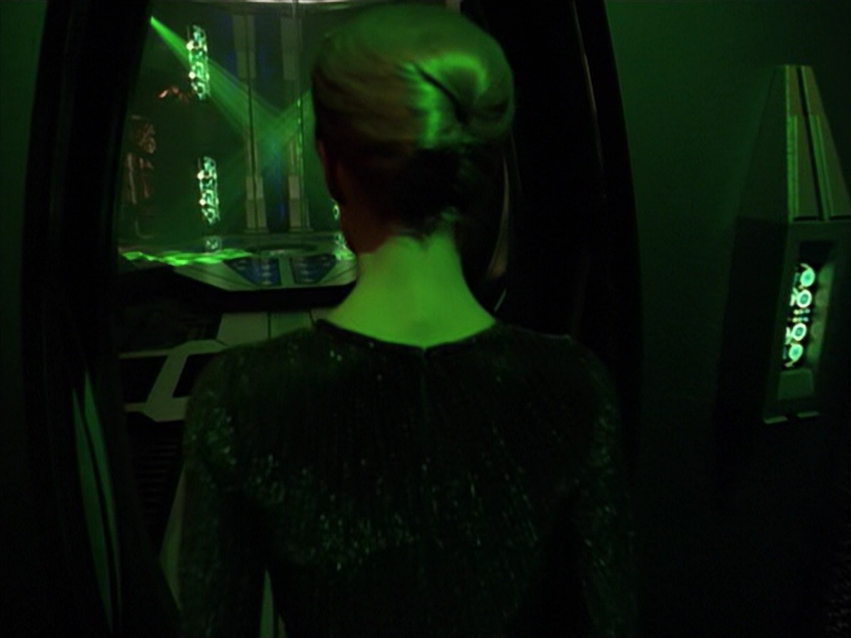 ariane179254_StarTrekVoyager_5x15_5x16_DarkFrontier_3554.jpg