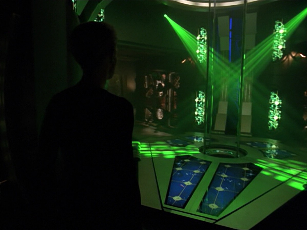 ariane179254_StarTrekVoyager_5x15_5x16_DarkFrontier_3564.jpg
