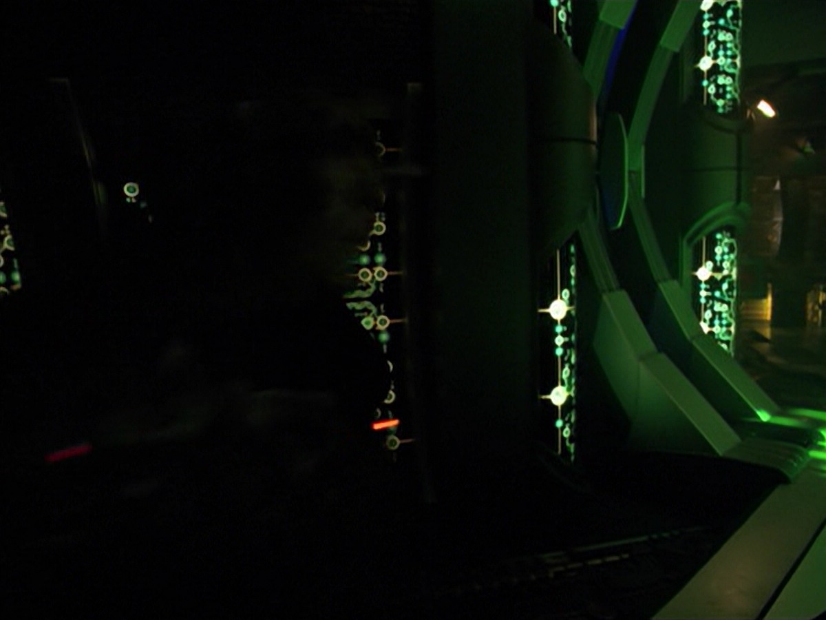 ariane179254_StarTrekVoyager_5x15_5x16_DarkFrontier_3569.jpg