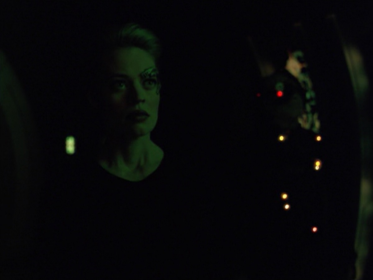 ariane179254_StarTrekVoyager_5x15_5x16_DarkFrontier_3585.jpg