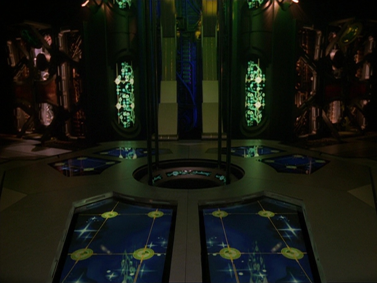 ariane179254_StarTrekVoyager_5x15_5x16_DarkFrontier_3593.jpg