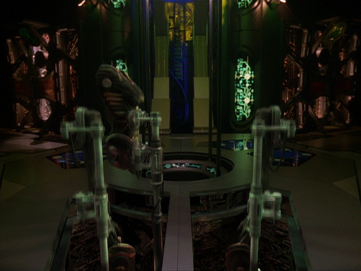 ariane179254_StarTrekVoyager_5x15_5x16_DarkFrontier_3596.jpg