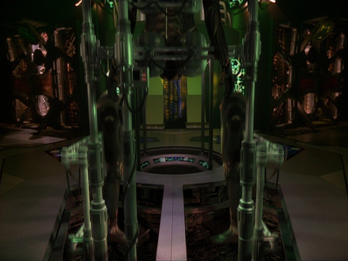 ariane179254_StarTrekVoyager_5x15_5x16_DarkFrontier_3600.jpg