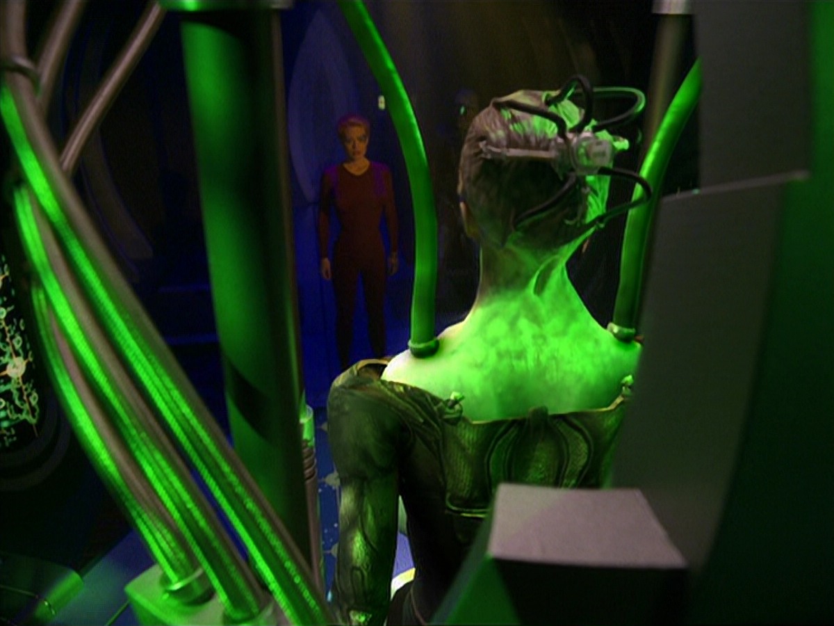 ariane179254_StarTrekVoyager_5x15_5x16_DarkFrontier_3612.jpg
