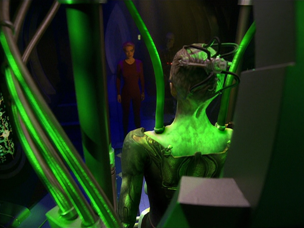ariane179254_StarTrekVoyager_5x15_5x16_DarkFrontier_3614.jpg