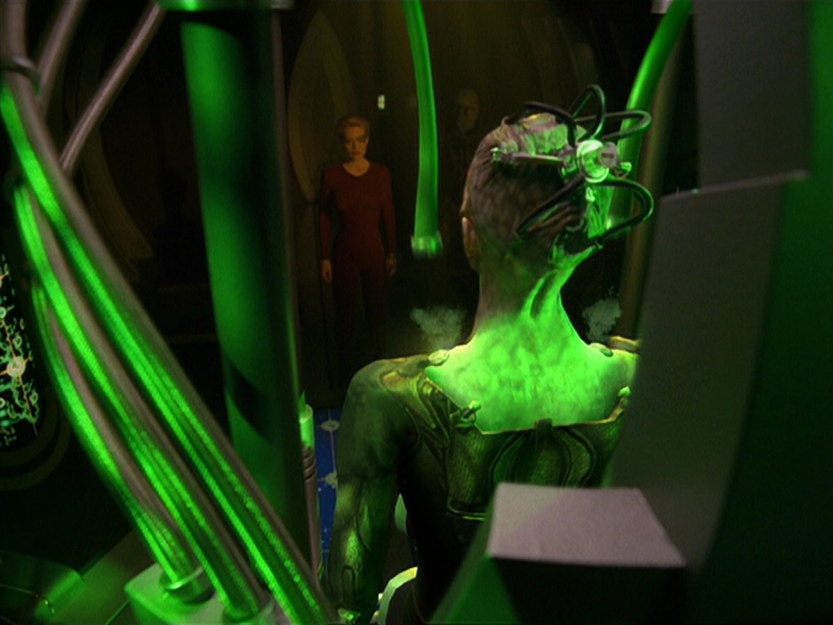 ariane179254_StarTrekVoyager_5x15_5x16_DarkFrontier_3615.jpg