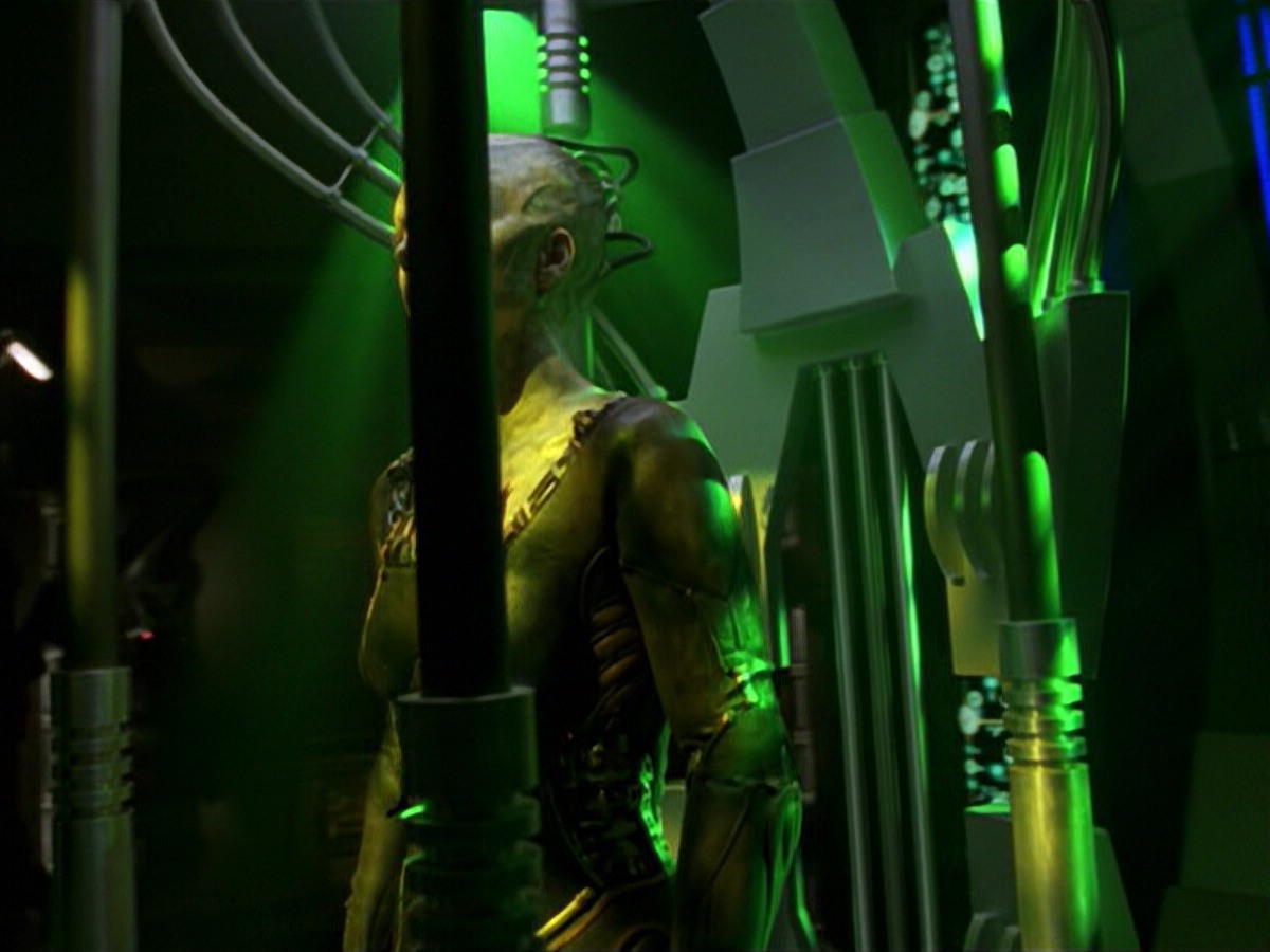 ariane179254_StarTrekVoyager_5x15_5x16_DarkFrontier_3631.jpg