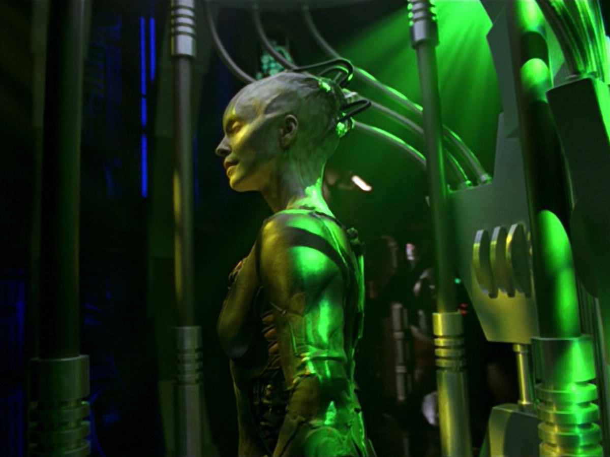 ariane179254_StarTrekVoyager_5x15_5x16_DarkFrontier_3634.jpg