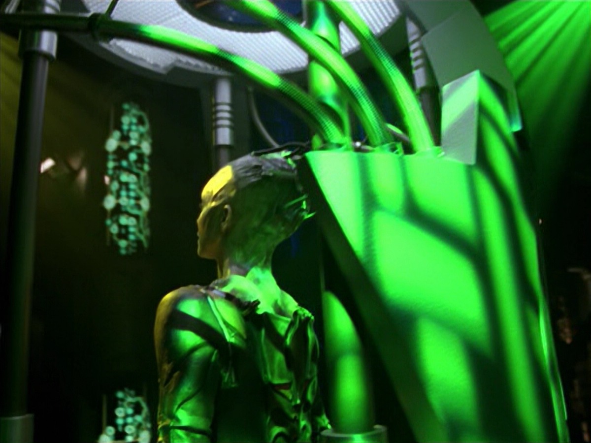 ariane179254_StarTrekVoyager_5x15_5x16_DarkFrontier_3636.jpg