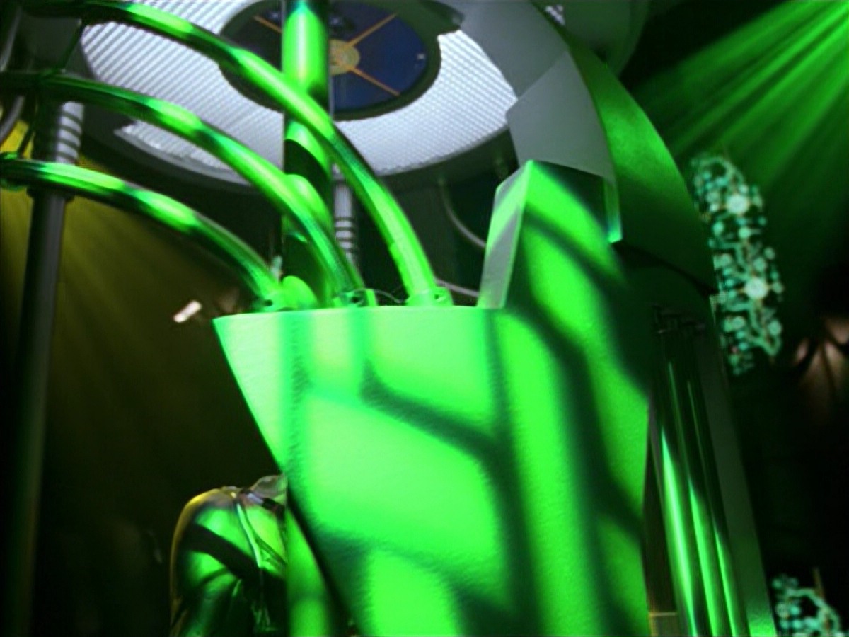 ariane179254_StarTrekVoyager_5x15_5x16_DarkFrontier_3637.jpg