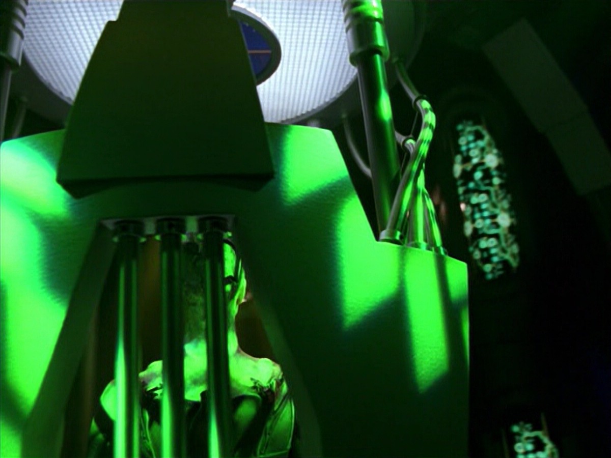ariane179254_StarTrekVoyager_5x15_5x16_DarkFrontier_3640.jpg