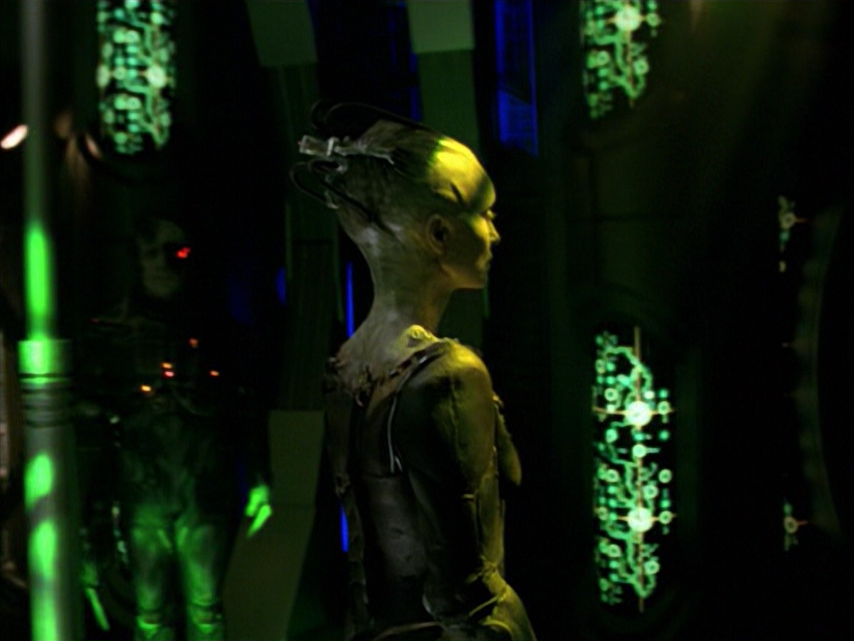 ariane179254_StarTrekVoyager_5x15_5x16_DarkFrontier_3650.jpg