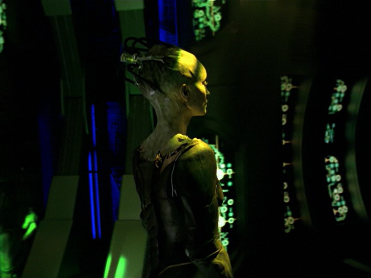 ariane179254_StarTrekVoyager_5x15_5x16_DarkFrontier_3651.jpg