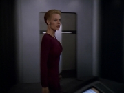 ariane179254_StarTrekVoyager_5x15_5x16_DarkFrontier_0728.jpg
