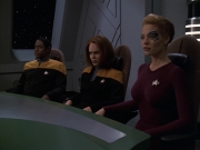ariane179254_StarTrekVoyager_5x15_5x16_DarkFrontier_0825.jpg