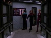 ariane179254_StarTrekVoyager_5x15_5x16_DarkFrontier_2100.jpg