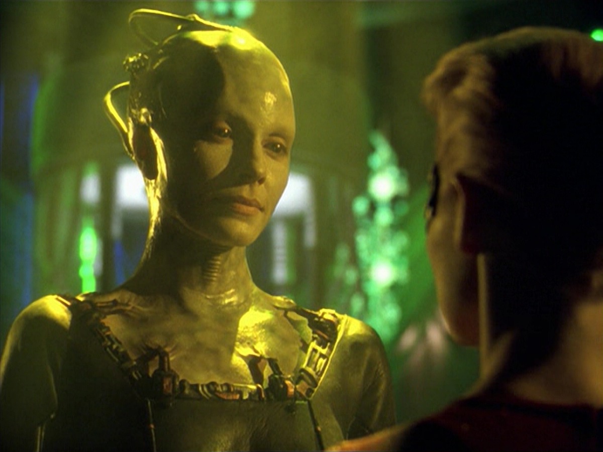 ariane179254_StarTrekVoyager_5x15_5x16_DarkFrontier_3659.jpg