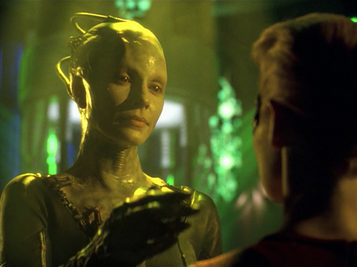 ariane179254_StarTrekVoyager_5x15_5x16_DarkFrontier_3661.jpg