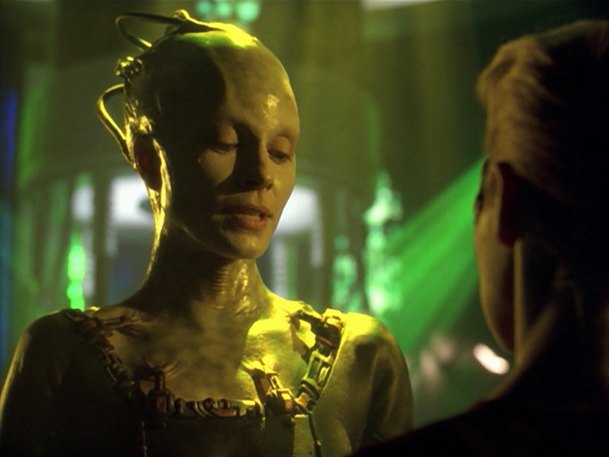 ariane179254_StarTrekVoyager_5x15_5x16_DarkFrontier_3695.jpg