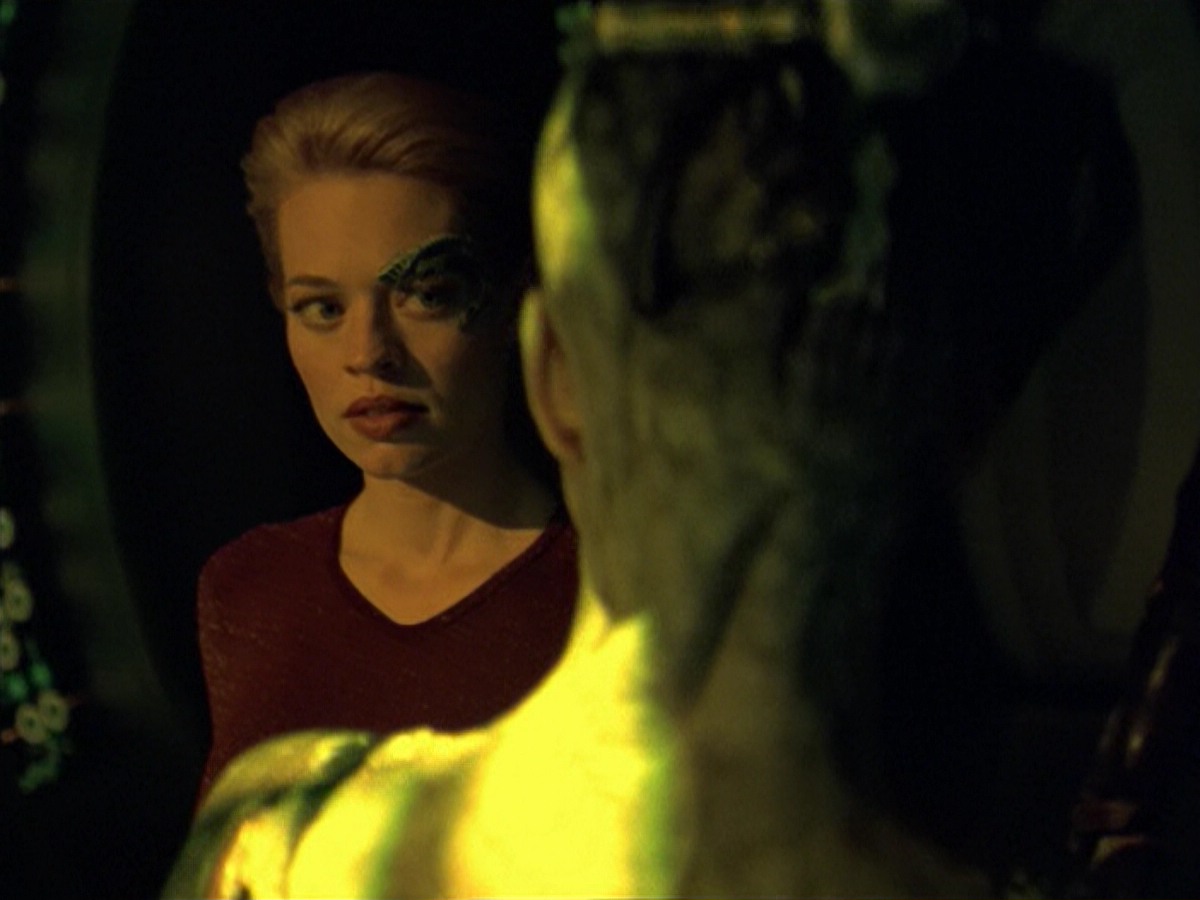 ariane179254_StarTrekVoyager_5x15_5x16_DarkFrontier_3700.jpg