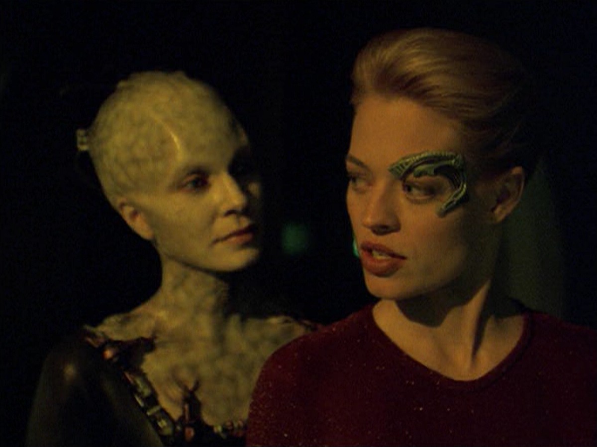 ariane179254_StarTrekVoyager_5x15_5x16_DarkFrontier_3729.jpg