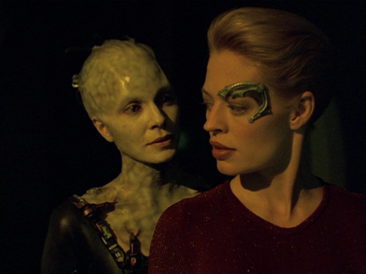 ariane179254_StarTrekVoyager_5x15_5x16_DarkFrontier_3739.jpg