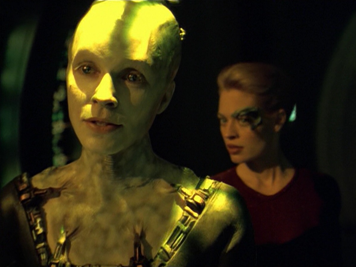 ariane179254_StarTrekVoyager_5x15_5x16_DarkFrontier_3744.jpg
