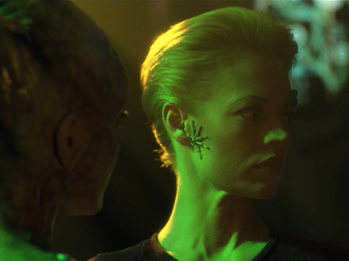 ariane179254_StarTrekVoyager_5x15_5x16_DarkFrontier_3811.jpg