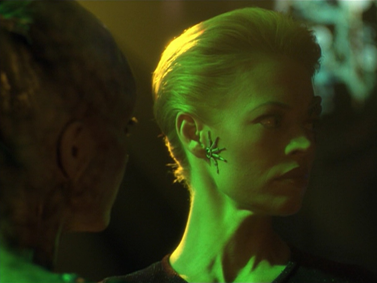 ariane179254_StarTrekVoyager_5x15_5x16_DarkFrontier_3812.jpg