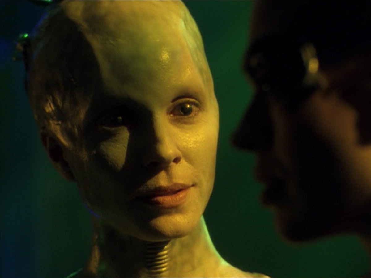 ariane179254_StarTrekVoyager_5x15_5x16_DarkFrontier_3814.jpg