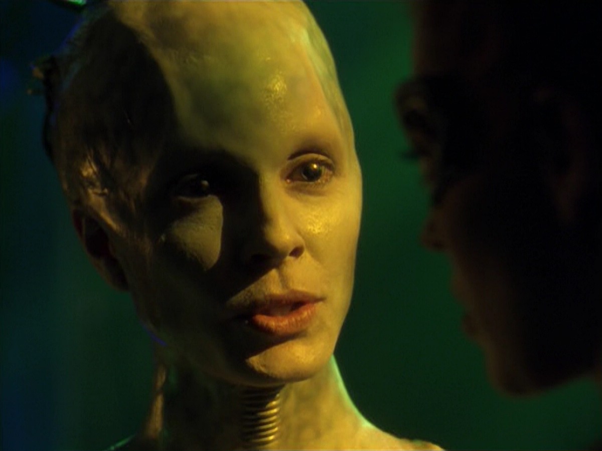 ariane179254_StarTrekVoyager_5x15_5x16_DarkFrontier_3816.jpg