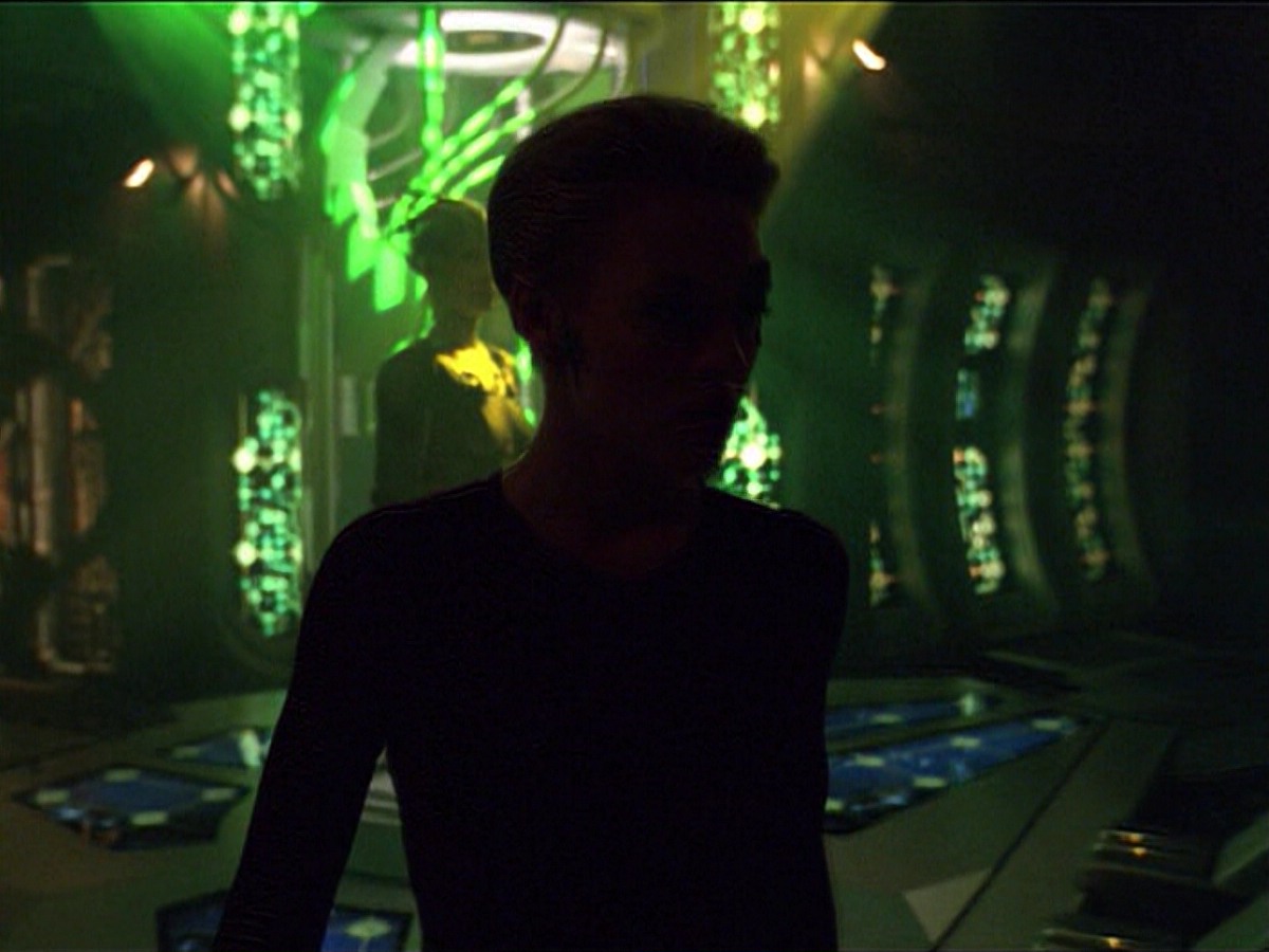 ariane179254_StarTrekVoyager_5x15_5x16_DarkFrontier_3841.jpg