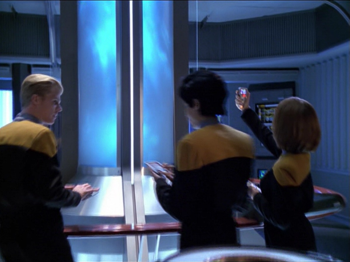 ariane179254_StarTrekVoyager_5x15_5x16_DarkFrontier_3870.jpg
