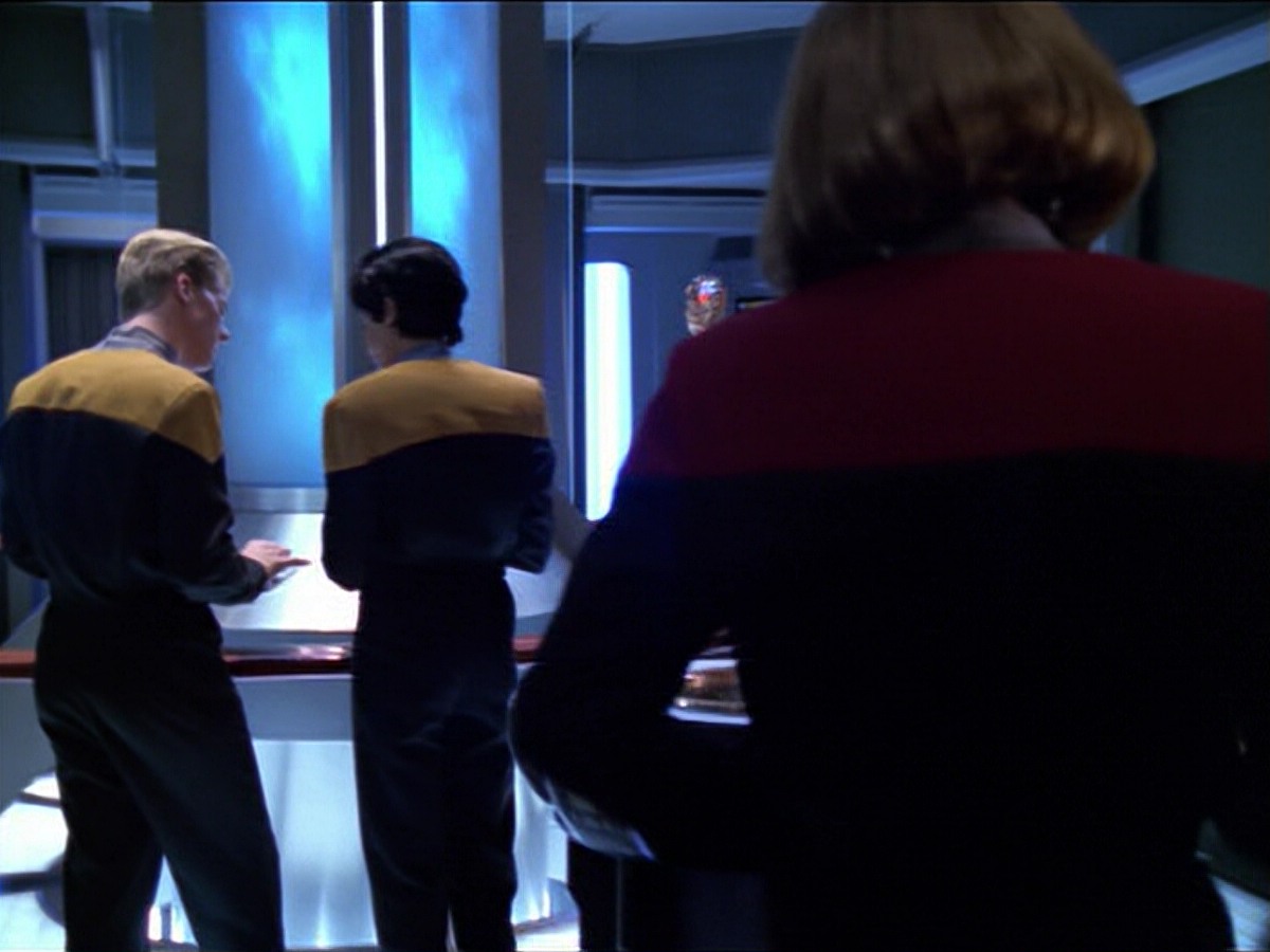 ariane179254_StarTrekVoyager_5x15_5x16_DarkFrontier_3872.jpg