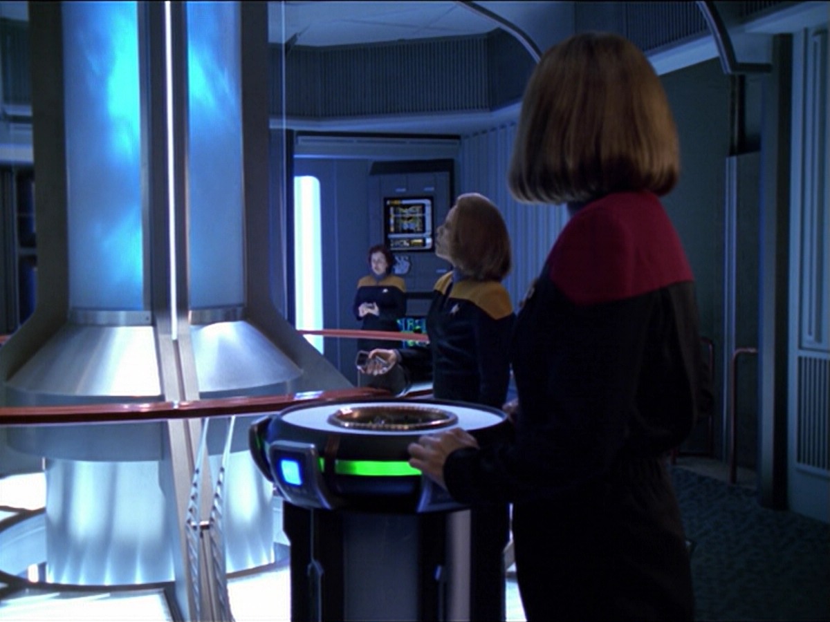 ariane179254_StarTrekVoyager_5x15_5x16_DarkFrontier_3878.jpg