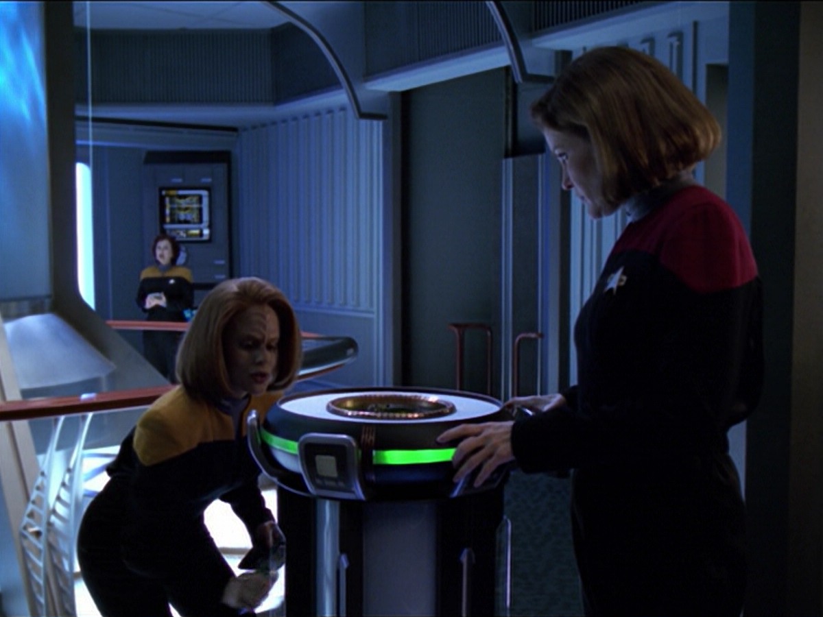 ariane179254_StarTrekVoyager_5x15_5x16_DarkFrontier_3887.jpg