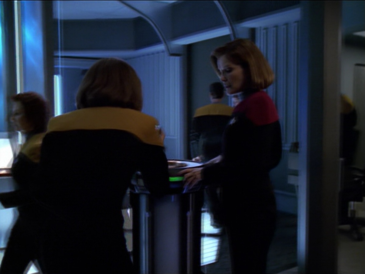 ariane179254_StarTrekVoyager_5x15_5x16_DarkFrontier_3898.jpg