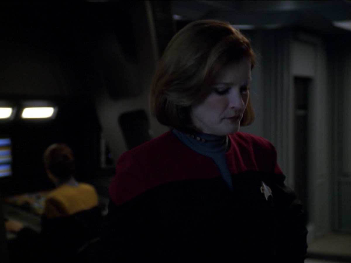 ariane179254_StarTrekVoyager_5x15_5x16_DarkFrontier_3911.jpg