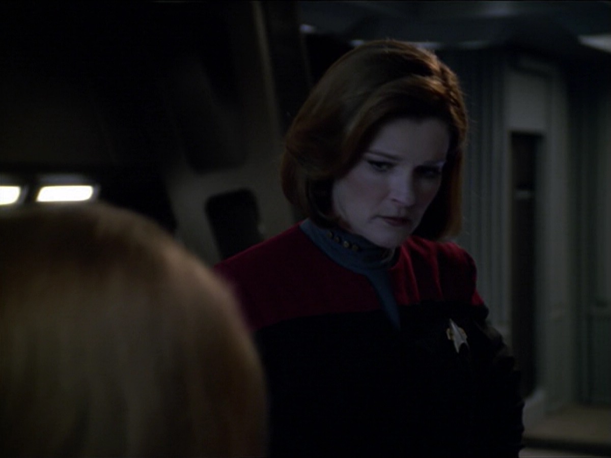 ariane179254_StarTrekVoyager_5x15_5x16_DarkFrontier_3913.jpg