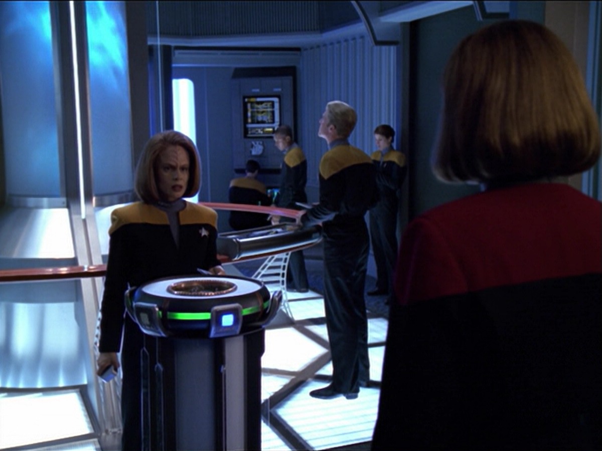 ariane179254_StarTrekVoyager_5x15_5x16_DarkFrontier_3942.jpg