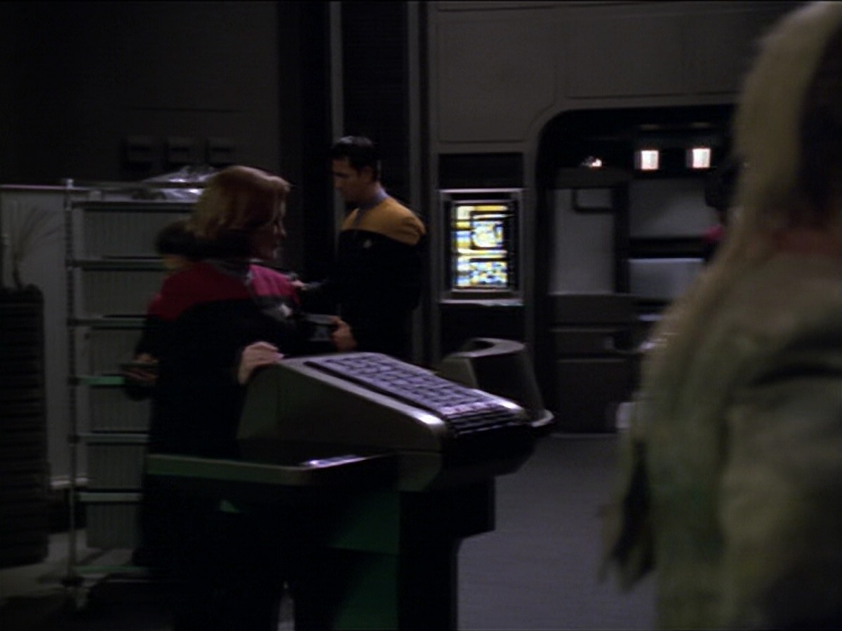 ariane179254_StarTrekVoyager_5x15_5x16_DarkFrontier_3994.jpg