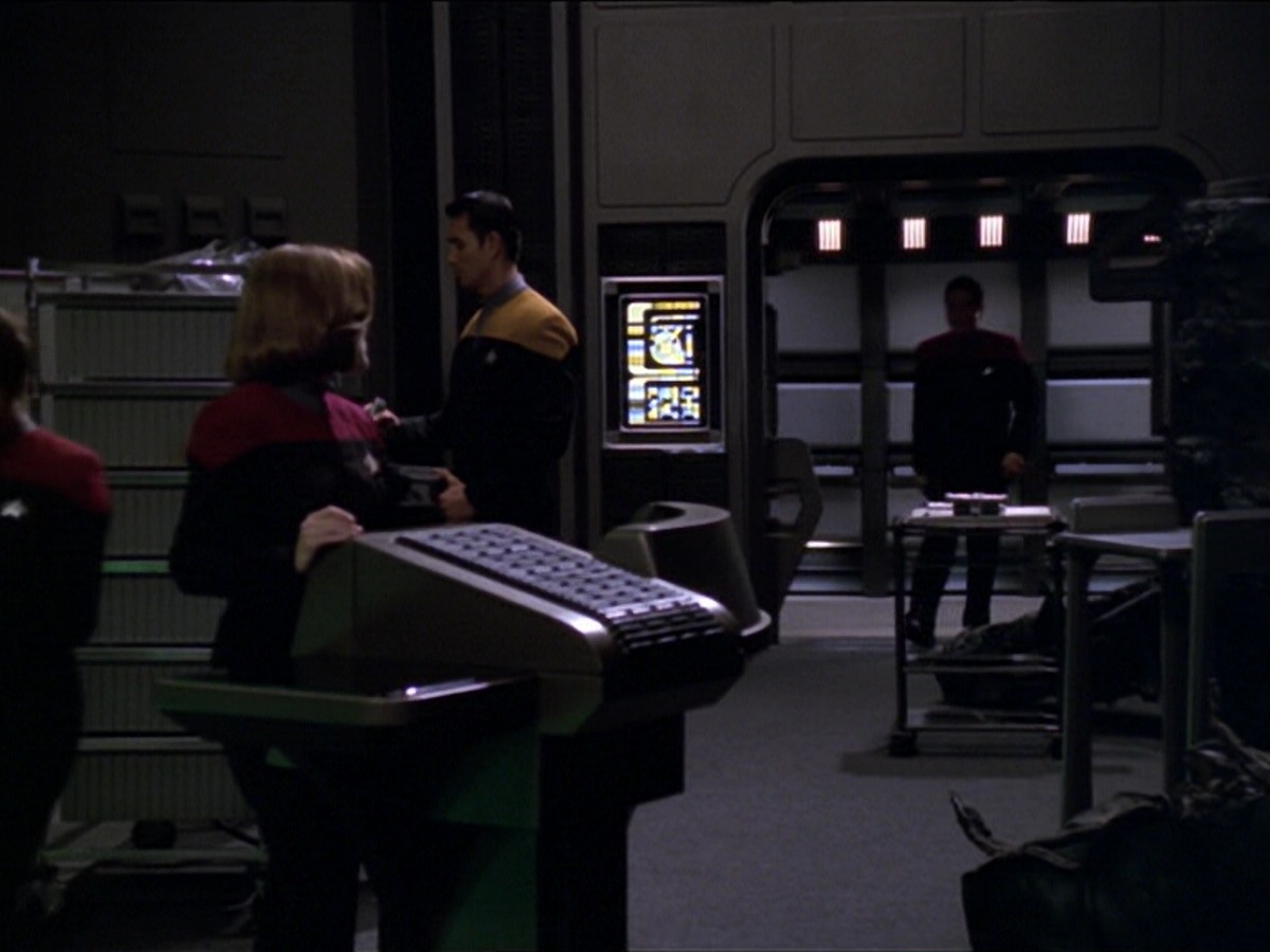ariane179254_StarTrekVoyager_5x15_5x16_DarkFrontier_3995.jpg
