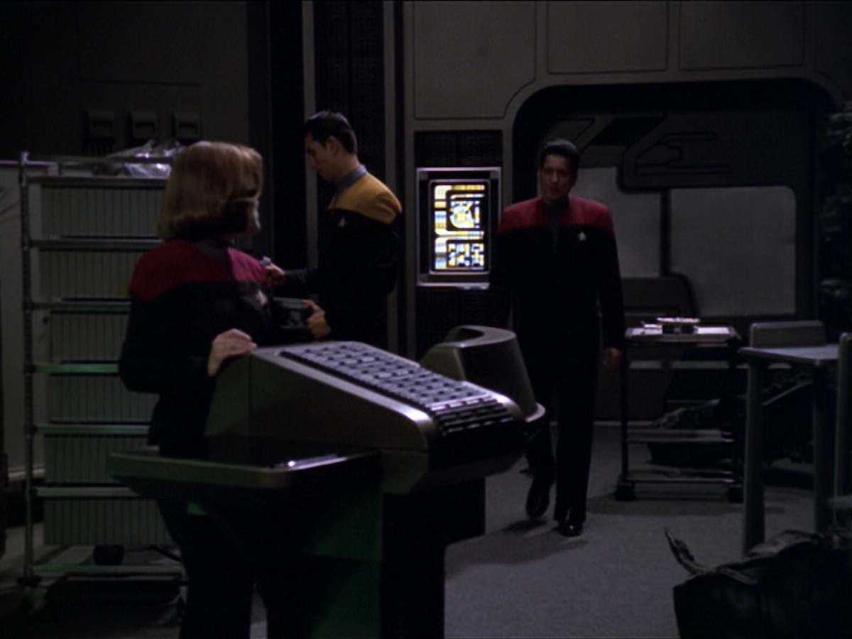 ariane179254_StarTrekVoyager_5x15_5x16_DarkFrontier_3999.jpg