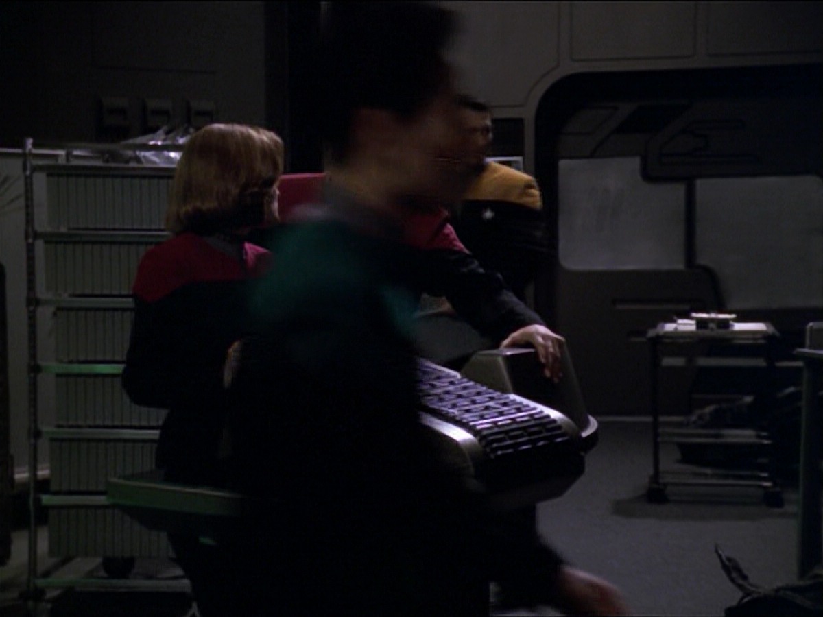ariane179254_StarTrekVoyager_5x15_5x16_DarkFrontier_4004.jpg