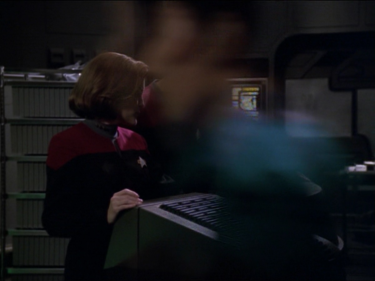 ariane179254_StarTrekVoyager_5x15_5x16_DarkFrontier_4012.jpg
