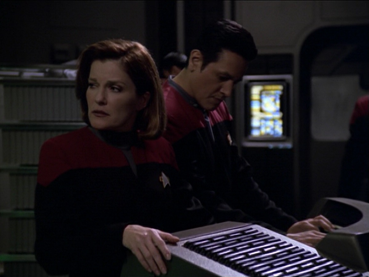 ariane179254_StarTrekVoyager_5x15_5x16_DarkFrontier_4017.jpg
