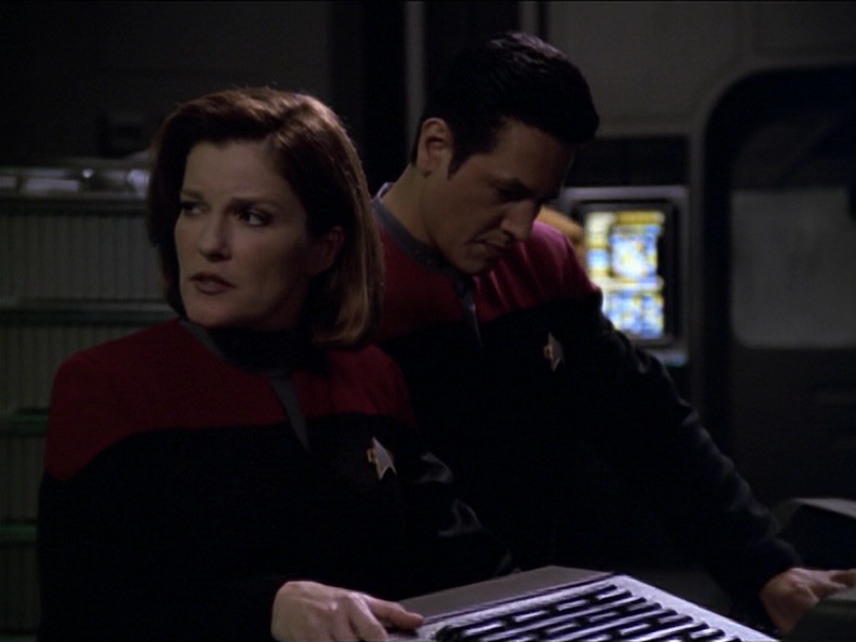 ariane179254_StarTrekVoyager_5x15_5x16_DarkFrontier_4019.jpg