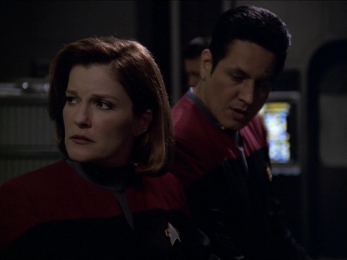 ariane179254_StarTrekVoyager_5x15_5x16_DarkFrontier_4023.jpg