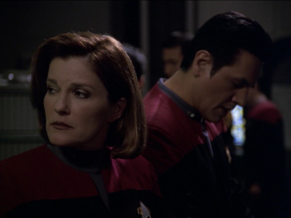 ariane179254_StarTrekVoyager_5x15_5x16_DarkFrontier_4026.jpg